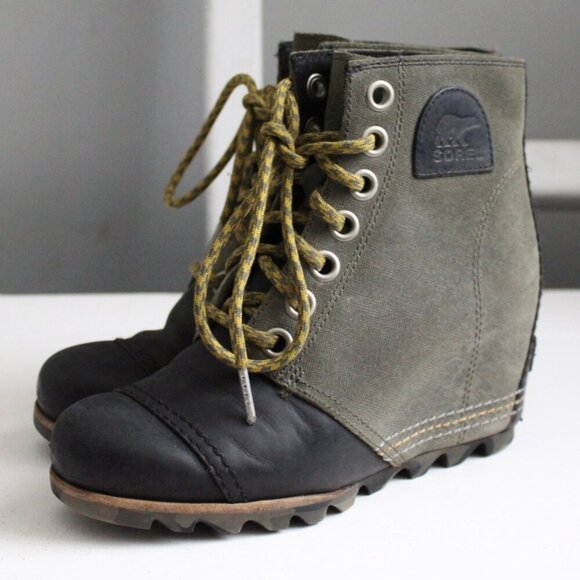 SOREL Women's Green Black 1964 Premium Waterproof  Wedge Heeled Boots Size 6 - Picture 2 of 5
